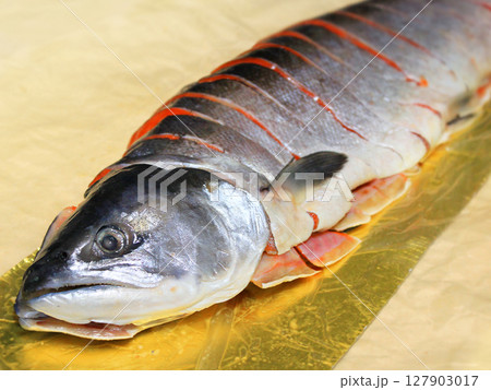 新巻鮭一本物 新巻鮭一本物 127903017