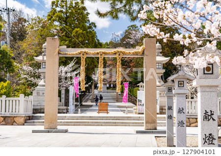 西国街道の神社群(西宮)を鎮守する廣田神社 注連縄 三韓征伐後に神功皇后が創建 西宮市大社町 西国街道の神社群(西宮)を鎮守する廣田神社 注連縄 三韓征伐後に神功皇后が創建 西宮市大社町 127904101