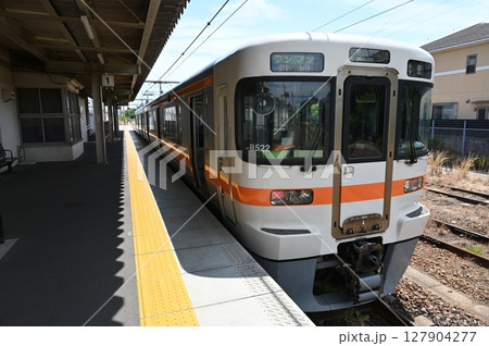 武豊駅に停車中のクハ312-1330 127904277