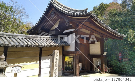 奈良県奈良市にある不退寺ふたいじ、金龍山 不退転法輪寺、在原業平ゆかりの寺院で業平寺とも言われる 127904343