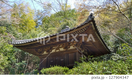 奈良県奈良市にある不退寺ふたいじ、金龍山 不退転法輪寺、在原業平ゆかりの寺院で業平寺とも言われる 127904347