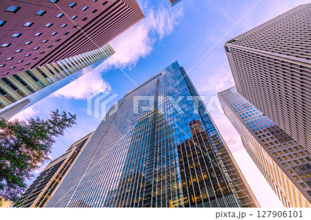 日本の東京都市景観 大手町一丁目の交差点から大手町のオフィス街などを望む=16日 日本の東京都市景観 大手町一丁目の交差点から大手町のオフィス街などを望む=16日 127906101