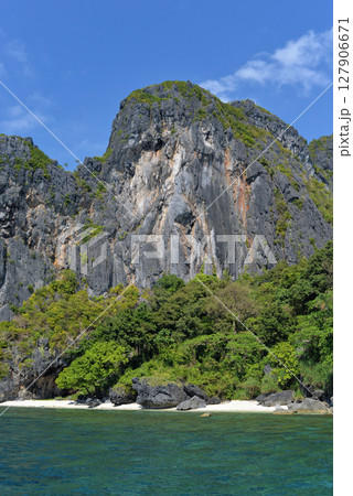 Picturesque rocks in El Nido, Palawan island, Philippines 127906671