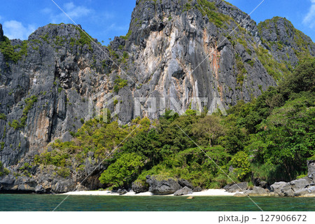 Picturesque rocks in El Nido, Palawan island, Philippines 127906672