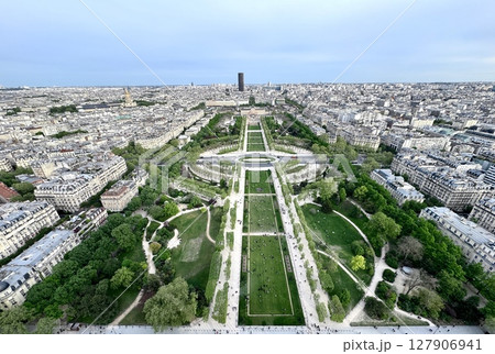 フランスーパリーエッフェル塔ー展望台 フランスーパリーエッフェル塔ー展望台 127906941