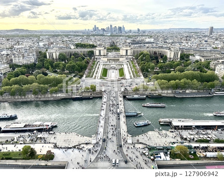 フランスーパリーエッフェル塔ー展望台 127906942