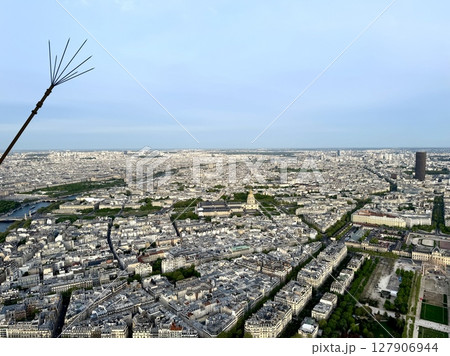 フランスーパリーエッフェル塔ー展望台 フランスーパリーエッフェル塔ー展望台 127906944