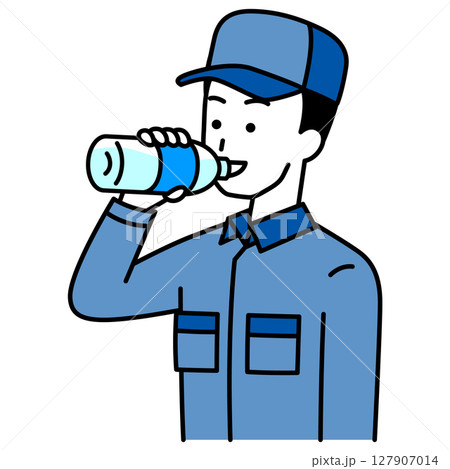 水分補給をするつなぎ作業服の男性 水分補給をするつなぎ作業服の男性 127907014