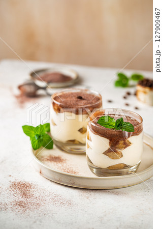 Traditional Italian dessert tiramisu Traditional Italian dessert tiramisu 127909467