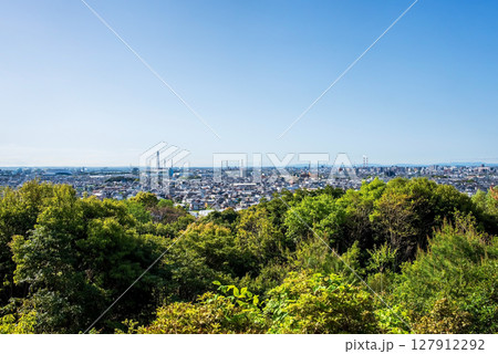 垂坂公園・羽津山緑地展望台から望む四日市市街 垂坂公園・羽津山緑地展望台から望む四日市市街 127912292