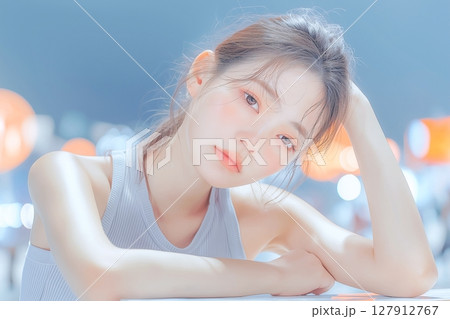 夜の街で撮影する美人女性「AI生成画像」 夜の街で撮影する美人女性「AI生成画像」 127912767