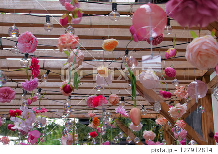 花に負けないくらいプリティな風鈴 花に負けないくらいプリティな風鈴 127912814