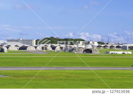 沖縄の在日米軍の嘉手納基地 沖縄の在日米軍の嘉手納基地 127913036