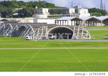 沖縄の在日米軍の嘉手納基地 127913039