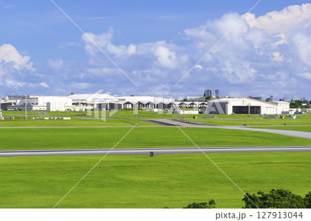 沖縄の在日米軍の嘉手納基地 沖縄の在日米軍の嘉手納基地 127913044