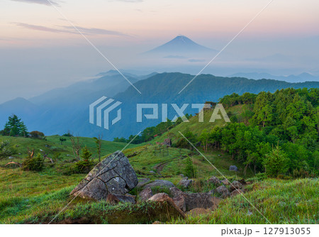 白谷ノ丸から夜明けの富士山 127913055
