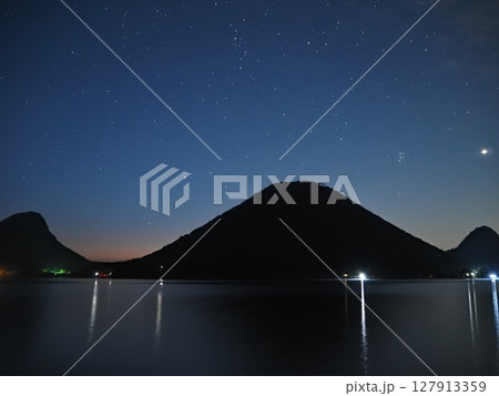 夏の夜の白み始めの榛名山（20250629031014） 127913359