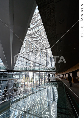 東京国際フォーラムガラス棟の三角形 127913415