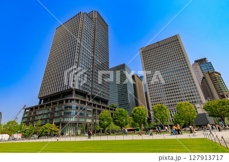東京　千代田区 丸の内の都市風景　新丸の内ビルディング 127913717