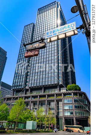 東京　千代田区 丸の内の都市風景　新丸の内ビルディング 127913737