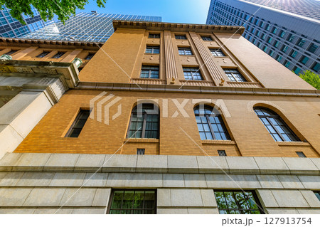 東京 千代田区 丸の内の都市風景 日本工業倶楽部会館・三菱UFJ信託銀行本店ビル 東京 千代田区 丸の内の都市風景 日本工業倶楽部会館・三菱UFJ信託銀行本店ビル 127913754