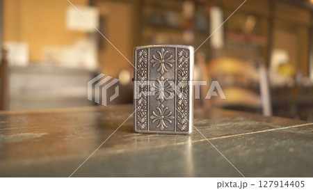 喫茶店とジッポ 127914405