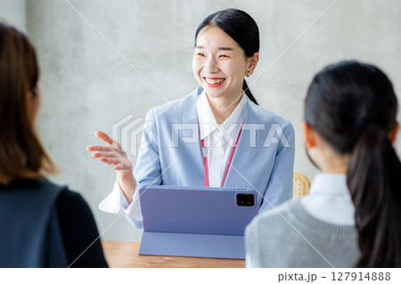 三者面談　学校 127914888