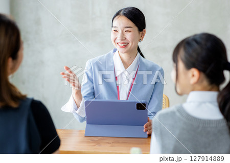 三者面談　学校 127914889