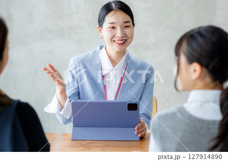 三者面談　学校 127914890