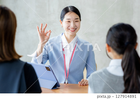 三者面談　学校 127914891