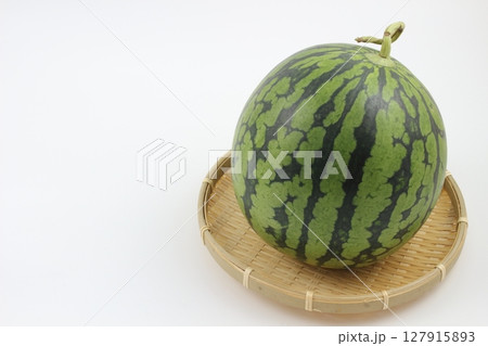 瑞々しいスイカ 127915893