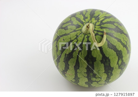 ツル付きのスイカ 127915897