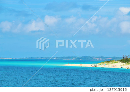 沖縄 宮古島 与那覇前浜の青空と海 沖縄 宮古島 与那覇前浜の青空と海 127915916