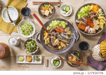 いつもの食卓 寄せ鍋 いつもの食卓 寄せ鍋 127916736