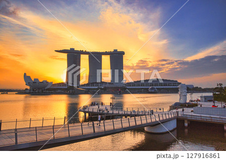 シンガポールの美しい夕景の風景 シンガポールの美しい夕景の風景 127916861
