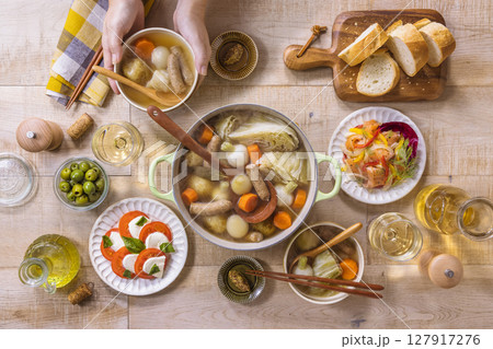 いつもの食卓テーブル風景 いつもの食卓テーブル風景 127917276