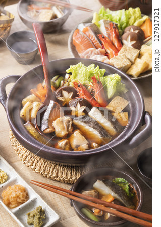 寄せ鍋 127917321