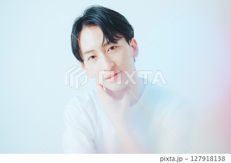 ナチュラルスマイル — 清潔感あふれる20代メンズポートレート ナチュラルスマイル — 清潔感あふれる20代メンズポートレート 127918138