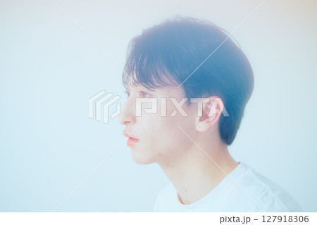 淡く儚い横顔 — アンニュイな雰囲気のナチュラルポートレート 淡く儚い横顔 — アンニュイな雰囲気のナチュラルポートレート 127918306