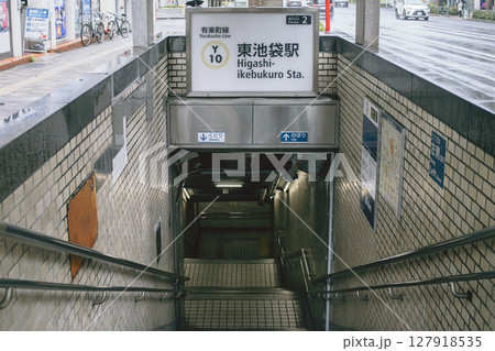 東池袋駅　地下鉄　入り口　階段 127918535