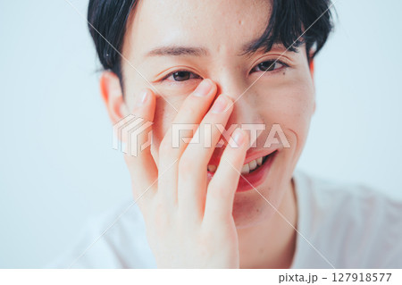 男性の目元ケア — ナチュラルでリアルなパーツビューティカット 男性の目元ケア — ナチュラルでリアルなパーツビューティカット 127918577