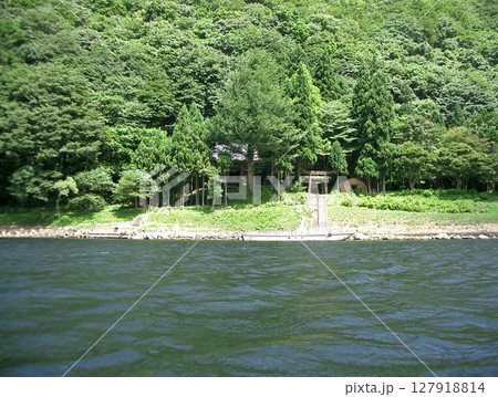 最上川芭蕉ライン舟下り・仙人堂（山形県最上郡戸沢村） 127918814