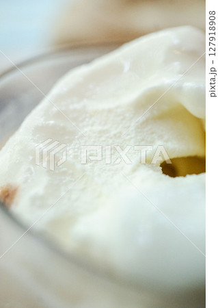 バニラアイスクリームの接写マクロ 127918908