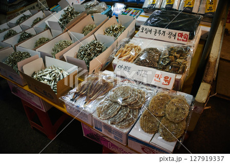 チャガルチ市場　釜山　韓国 127919337