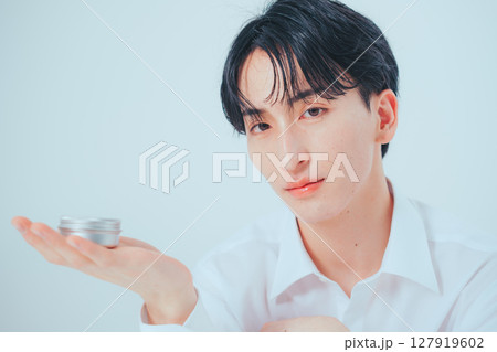 ナチュラルスマイルの韓国メンズ × ケアバーム 127919602