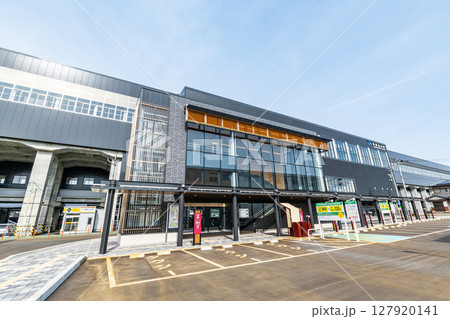 福井県あわら市　快晴のJR芦原温泉駅（東口） 127920141