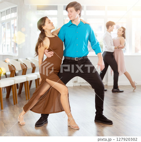 Tango performed by young couple in choreographic studio 127920302