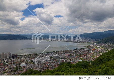立石公園からの諏訪湖と諏訪市・下諏訪町・岡谷市の街並み 長野県諏訪市(ドローンによる空撮) 立石公園からの諏訪湖と諏訪市・下諏訪町・岡谷市の街並み 長野県諏訪市(ドローンによる空撮) 127920648