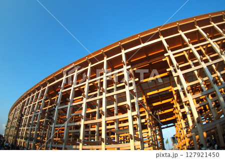 世界最大の木造建築物大阪関西万博の大屋根リング 世界最大の木造建築物大阪関西万博の大屋根リング 127921450