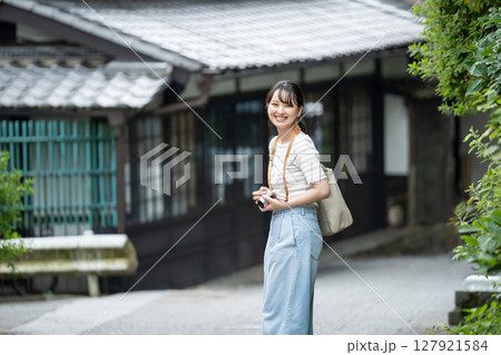 女子旅　カメラ女子　旅行 127921584